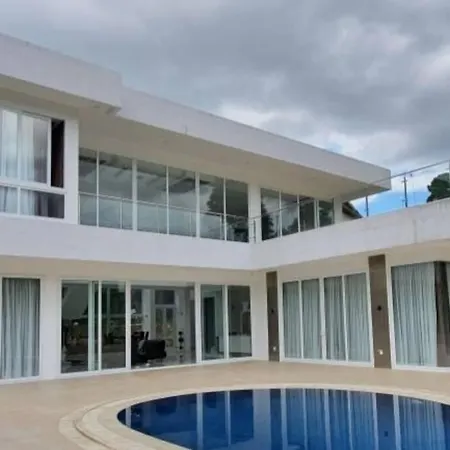 Montana Sense Villa Sentul 3Br - Mountainview-2